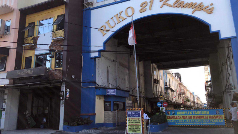 Ruko di Klampis 21 Jl. Arief Rahman Hakim, 3 Lantai, Nol Jalan, Ramai - TAN -