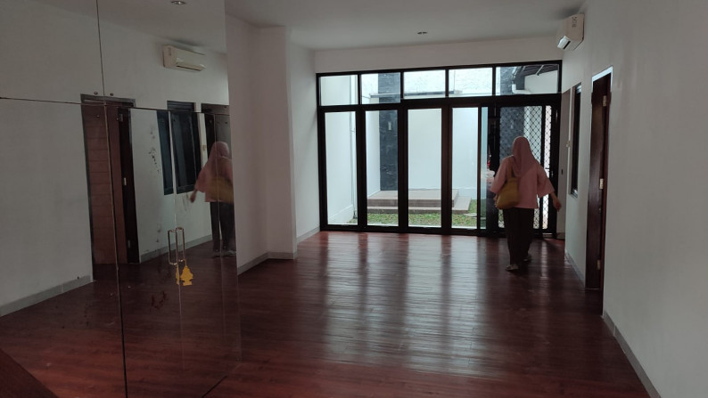 Rumah bagus rapih dalam cluster di Bintaro