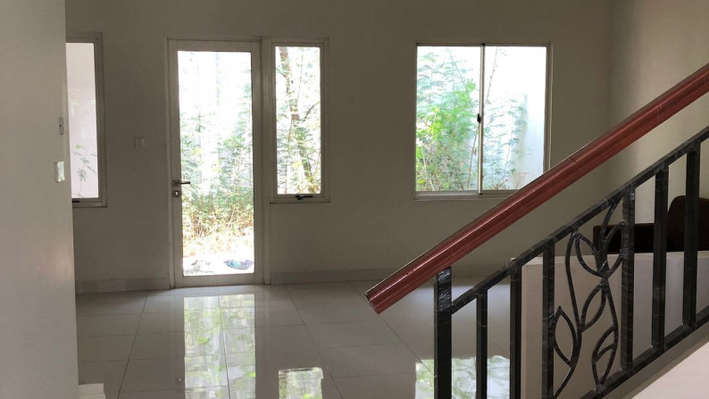 Rumah bagus, nyaman siap huni dalam cluster