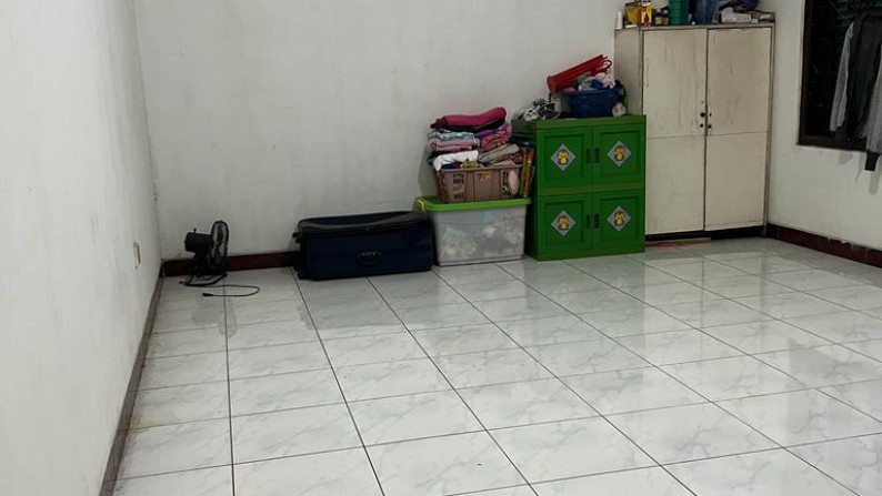 Rumah Dengan Halaman Luas dan Cocok Untuk Kontrakan @Kedaung, Ciputat