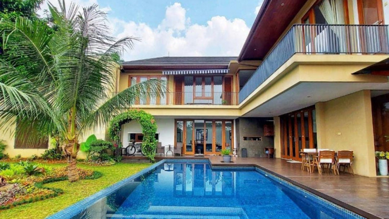 Rumah Mewah, Lokasi strategis, dengan Pool dan halaman besar di Pondok Aren, Tangerang Selatan