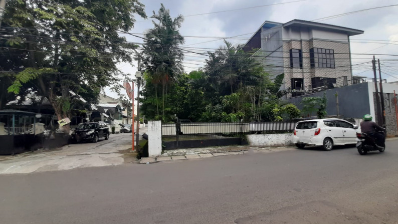 Dijual Rumah dan Tanah Lokasi Strategis di Jl Madrasah (Dekat Stasiun MRT H. Nawi)