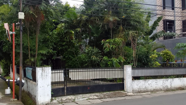 Dijual Rumah dan Tanah Lokasi Strategis di Jl Madrasah (Dekat Stasiun MRT H. Nawi)