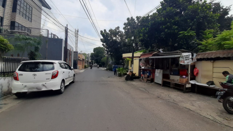 Dijual Rumah dan Tanah Lokasi Strategis di Jl Madrasah (Dekat Stasiun MRT H. Nawi)