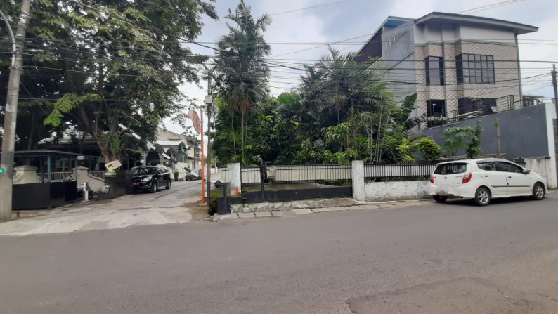 Dijual Rumah dan Tanah Lokasi Strategis di Jl Madrasah (Dekat Stasiun MRT H. Nawi)