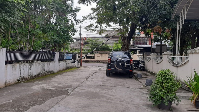 Dijual Rumah dan Tanah Lokasi Strategis di Jl Madrasah (Dekat Stasiun MRT H. Nawi)