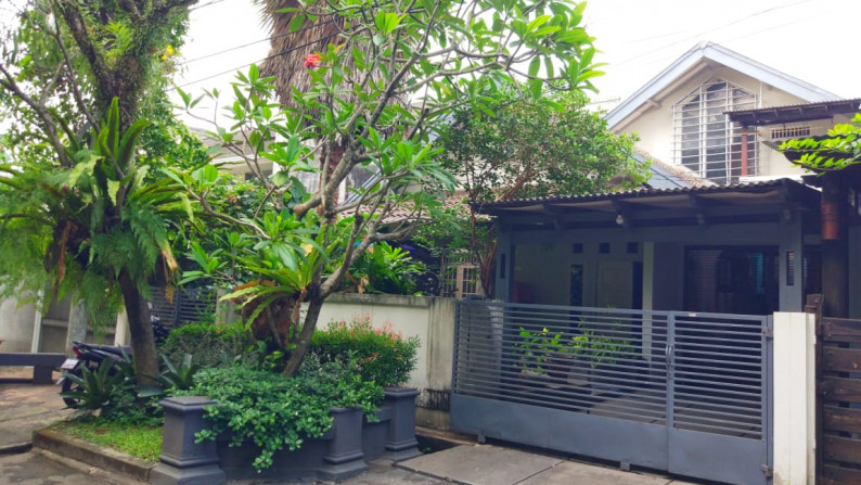 Rumah Siap Huni, Asri dilingkungan yg aman dan nyaman  di Bintaro Jaya 2.
