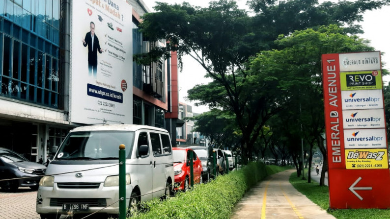 Ruko bagus siap pakai daerah komersial di bintaro