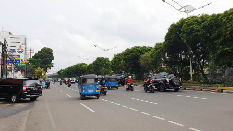 Perkantoran Bangunan Baru, Lift, Parkiran Luas Matraman Raya, Luas 17,5x40m2