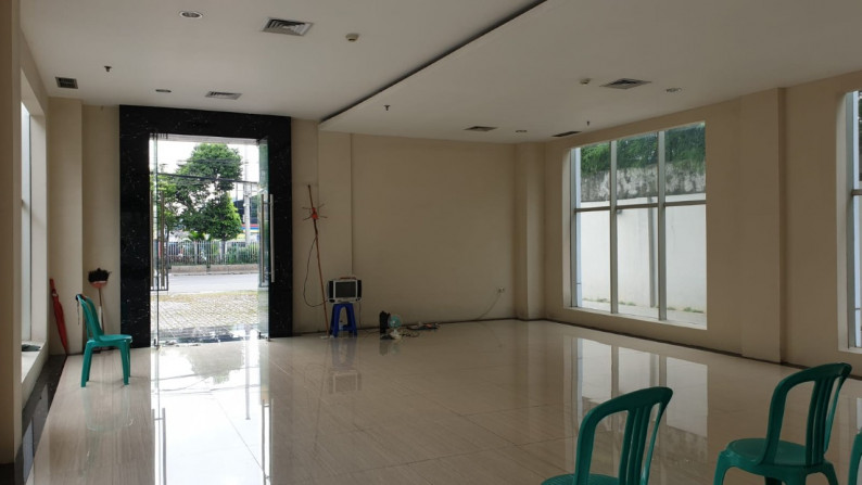 Perkantoran Bangunan Baru, Lift, Parkiran Luas Matraman Raya, Luas 17,5x40m2