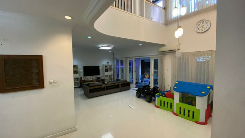 Dijual Rumah Graha Famili Ada Kolam Renang - Modern ROOFTOP - Modern Mewah