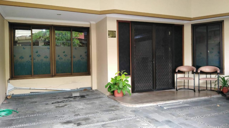 Dijual Rumah Simpang Darmo Permai Selatan Surabaya - Full Furnished - Carport LUAS masuk 3 Mobil