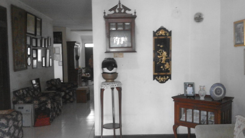 Dijual Rumah Tua, Hunian Asri, dan Nyaman @Camar, Bintaro Sektor 3