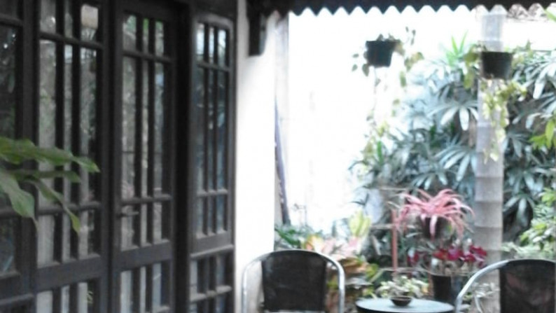 Dijual Rumah Tua, Hunian Asri, dan Nyaman @Camar, Bintaro Sektor 3