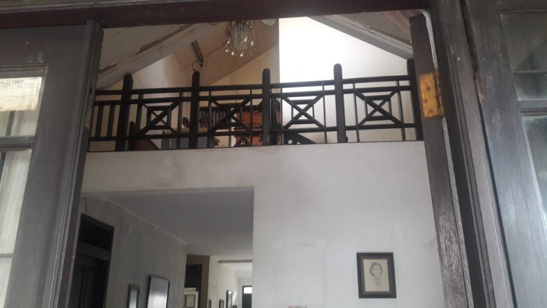 Dijual Rumah Tua, Hunian Asri, dan Nyaman @Camar, Bintaro Sektor 3