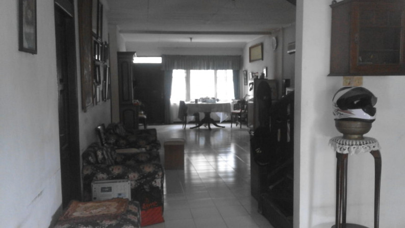 Dijual Rumah Tua, Hunian Asri, dan Nyaman @Camar, Bintaro Sektor 3