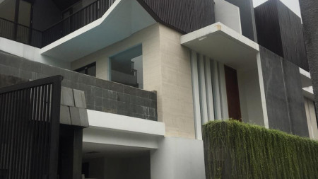 Rumah Siap Huni dengan Interior  dan Exterior Elegan @Ampera, Type Azzura One