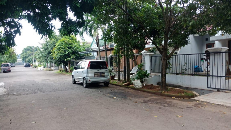 Rumah Asri Terawat Rapi Bagus  Graha Bintaro