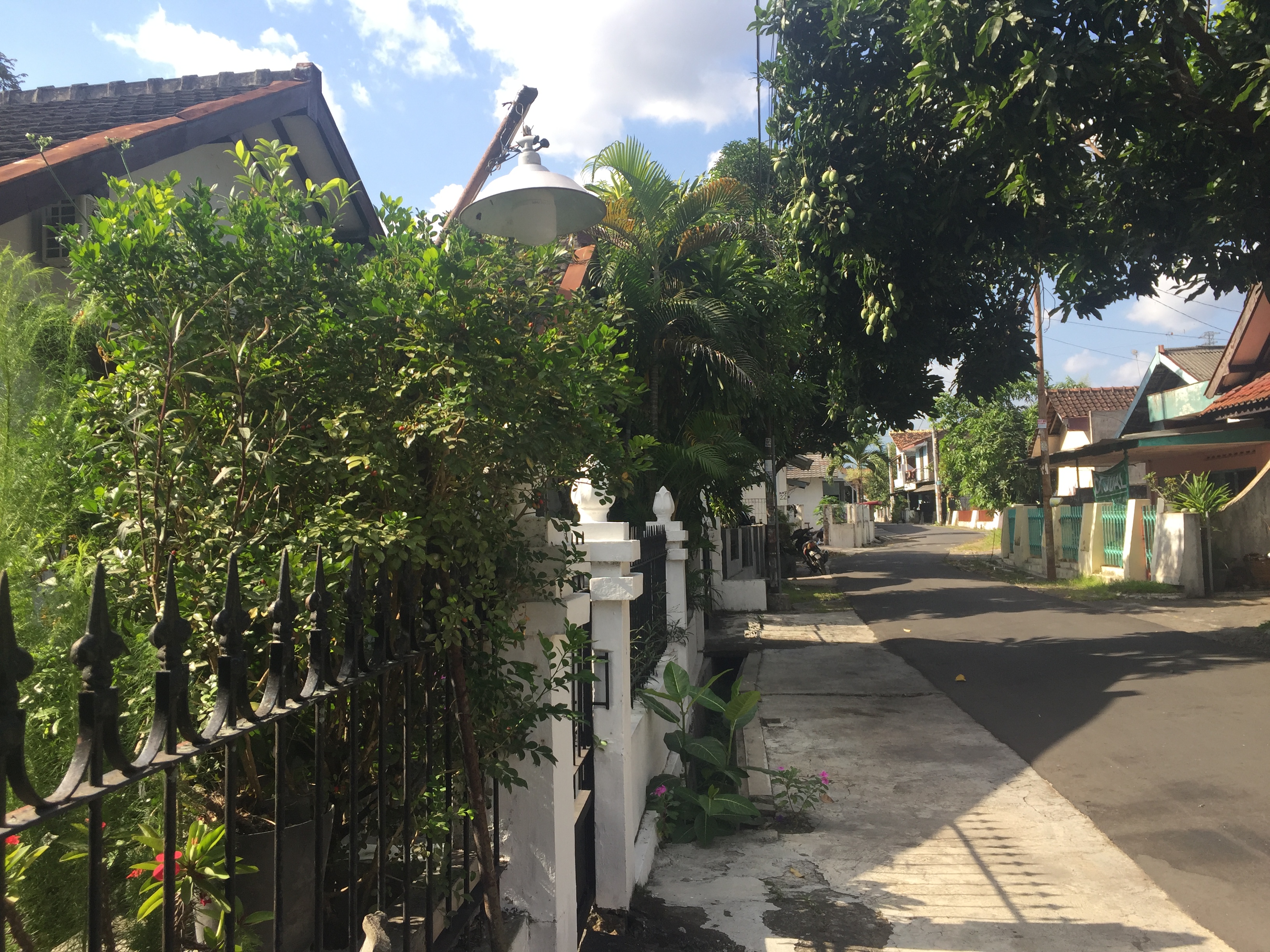 RUMAH TINGGAL ASRI DI KOMPLEK YADARA DEKAT KAMPUS YKPN, ATMAJAYA YOGYAKARTA