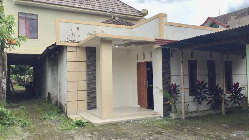 RUMAH TINGGAL BONUS BANGUNAN KOST, DI JL CANDISARI (JL KALIURANG KM 12,5)