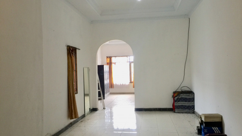 RUMAH TINGGAL BONUS BANGUNAN KOST, DI JL CANDISARI (JL KALIURANG KM 12,5)