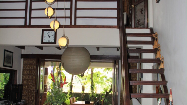 RUMAH CANTIK SEMI FURNISH, DI PERUM ALAMANDA, JL KABUPATEN, YOGYAKARTA