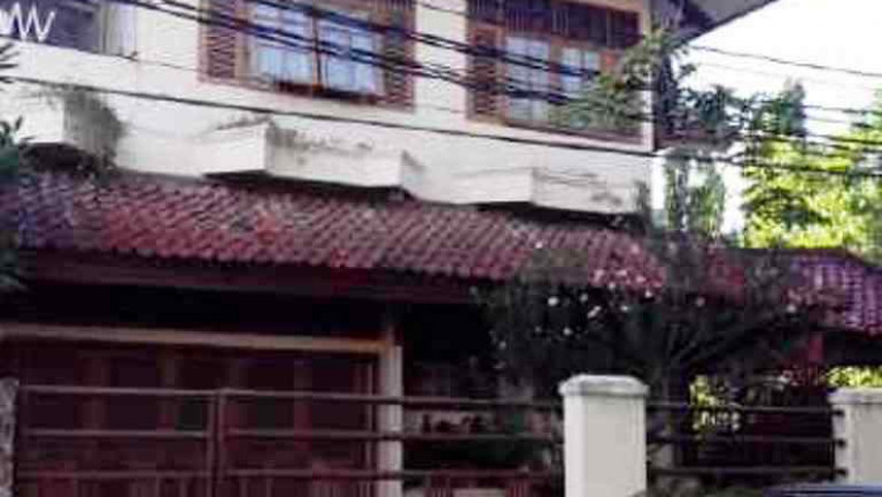 Rumah Bagus Asri Cocok Untuk Kantor Usaha  di Jalan Utama Sektor 3 Bintarojaya