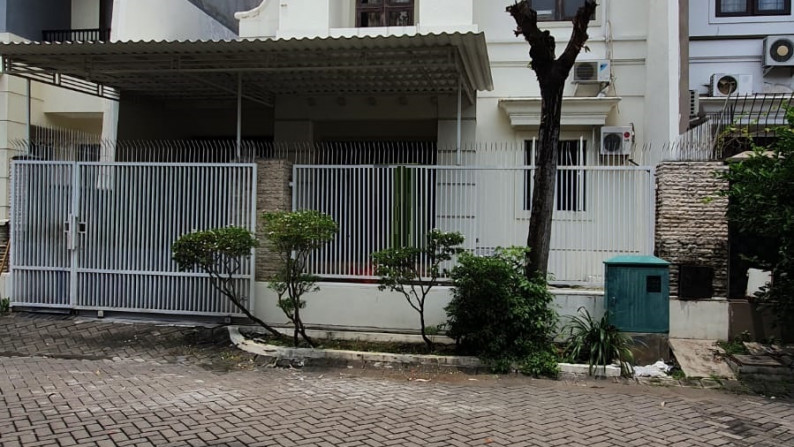 Rumah SHM di Darmo Bavarian, Surabaya Barat