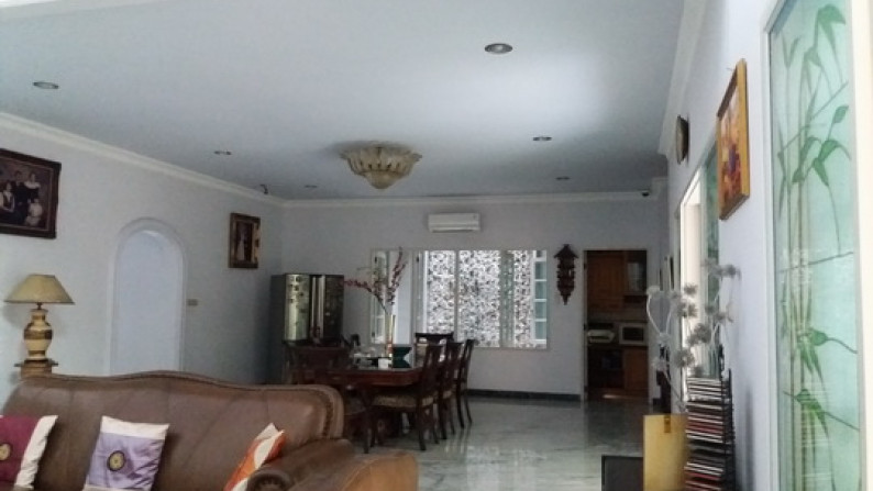 For Sale Rumah Besar Bagus Siap Huni, Jln Utama, di Puri Indah - Jakarta Barat