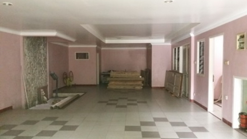 For Sale Rumah Besar Bagus Siap Huni, Jln Utama, di Puri Indah - Jakarta Barat