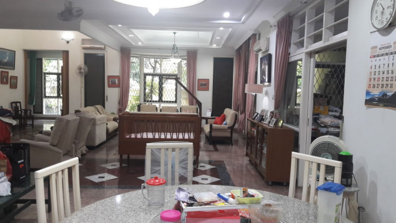 Dijual Rumah Hoek 2 1/2 Lantai di Taman Kedoya Baru/ Elok - Kedoya Selatan - Jakarta Barat