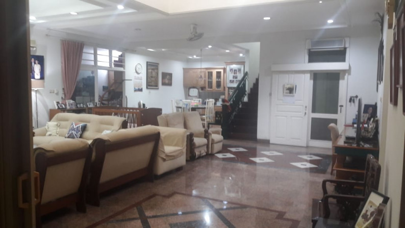 Dijual Rumah Hoek 2 1/2 Lantai di Taman Kedoya Baru/ Elok - Kedoya Selatan - Jakarta Barat