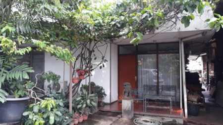 Dijual Rumah Tua + Workshop Furniture Bebas Banjir di Raya Kedoya - Kedoya - Jakarta Barat