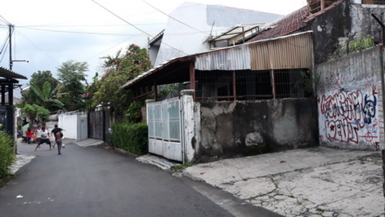 Dijual Rumah Tua + Workshop Furniture Bebas Banjir di Raya Kedoya - Kedoya - Jakarta Barat