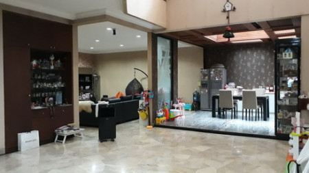 Dijual Rumah Furnished Jalan 2 Jalur @ Taman Kedoya Baru - Jakarta Barat