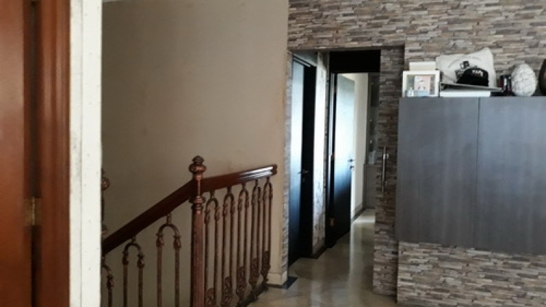 Dijual Rumah Furnished Jalan 2 Jalur @ Taman Kedoya Baru - Jakarta Barat