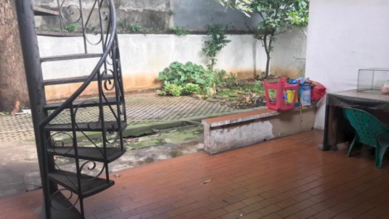 Dijual Rumah Tua Sejuk Luas di Duri Kepa, Jakarta Barat