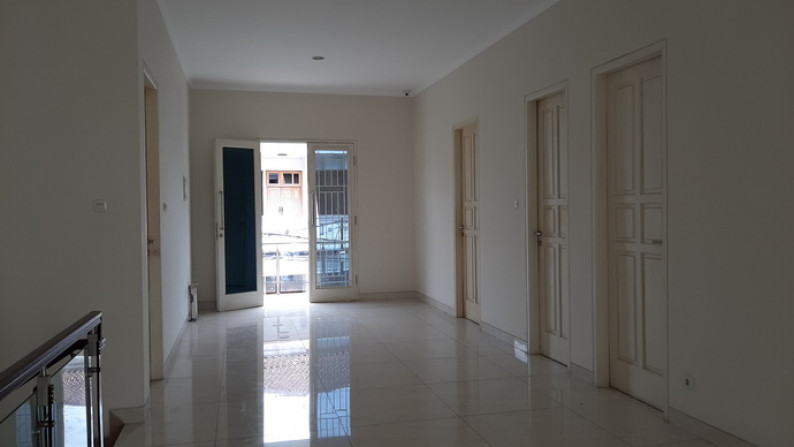 Dijual Rumah Bagus Brand New Furnished @ Taman Kedoya Baru, Jakarta Barat