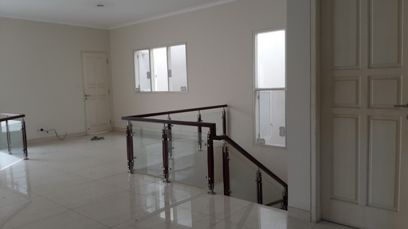 Dijual Rumah Bagus Brand New Furnished @ Taman Kedoya Baru, Jakarta Barat