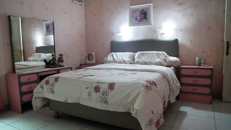 For Sale Rumah Besar  Furnished di Taman Kedoya Baru - Jakarta Barat