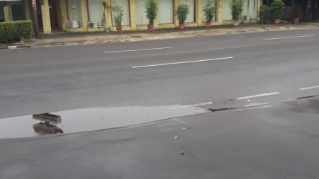 Ruang usaha strategis ,pinggir jalan di Bintaro Jaya sektor 1.