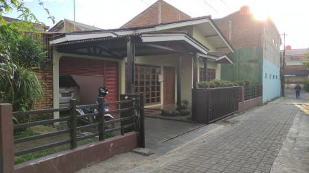 Dijual rumah furnished di Kolonel Masturi, Cimahi 