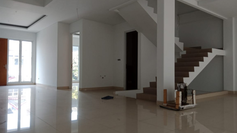 Dijual Rumah Baru 3 Lt. (90% jadi) di Puri Indah, Jakarta Barat