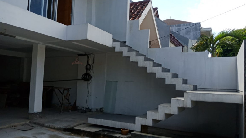 Dijual Rumah Baru 3 Lt. (90% jadi) di Puri Indah, Jakarta Barat