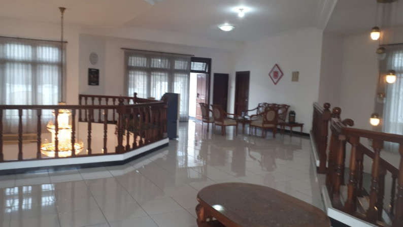 For Sale Rumah mewah w/ pool di Taman Kedoya Baru, Jakarta Barat