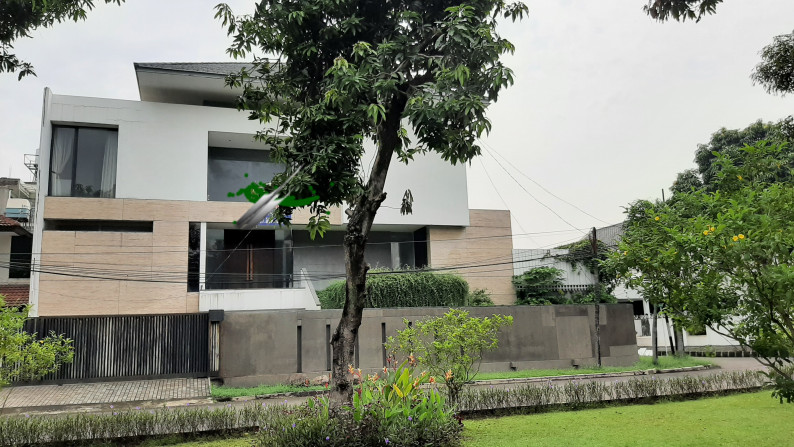 Dijual Rumah Hook Mewah depan taman di jln boulevard Taman Kedoya Baru Res. Jakarta Barat