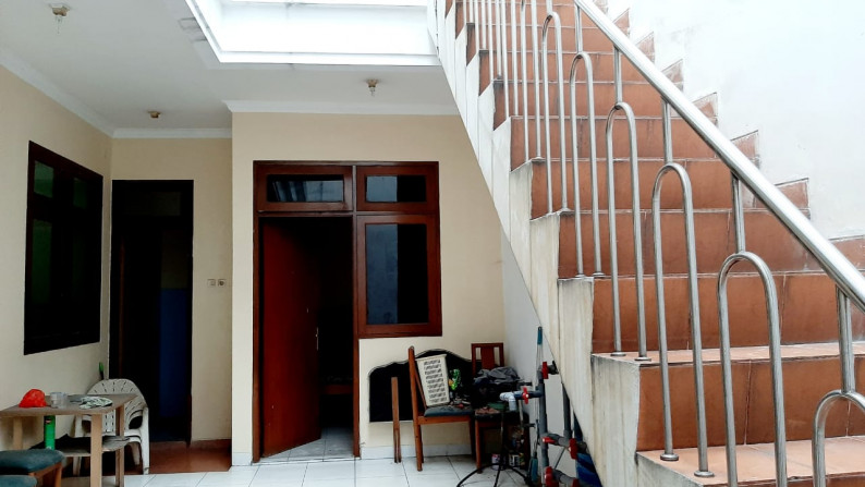 Dijual rumah 2 lt  Siap pakai  @ Sunrise garden,  Jakarta Barat