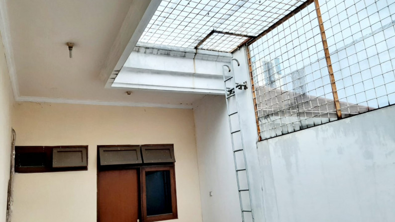 Dijual rumah 2 lt  Siap pakai  @ Sunrise garden,  Jakarta Barat