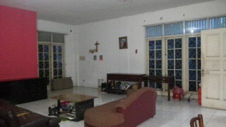 Rumah Besar 2 Kav. di Taman Kedoya Baru-Jakbar