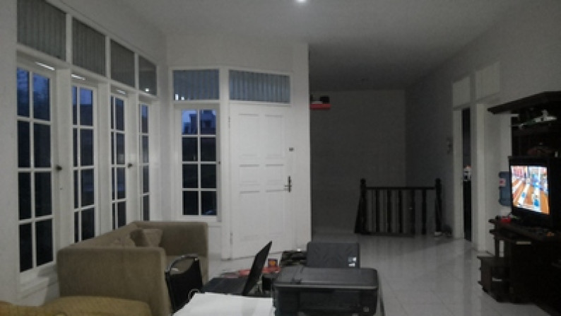 Rumah Besar 2 Kav. di Taman Kedoya Baru-Jakbar